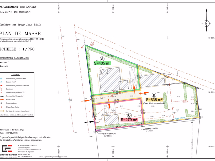 Plan de masse cadastral de division de terrain à Mimizan montrant trois lots bâtis distincts.