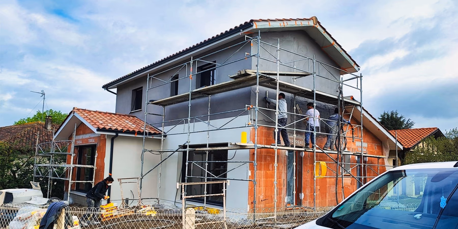 Maison enduit en cours