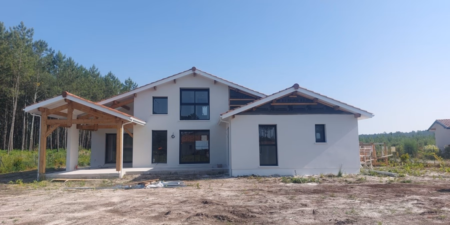 Maison familiale à étage en construction