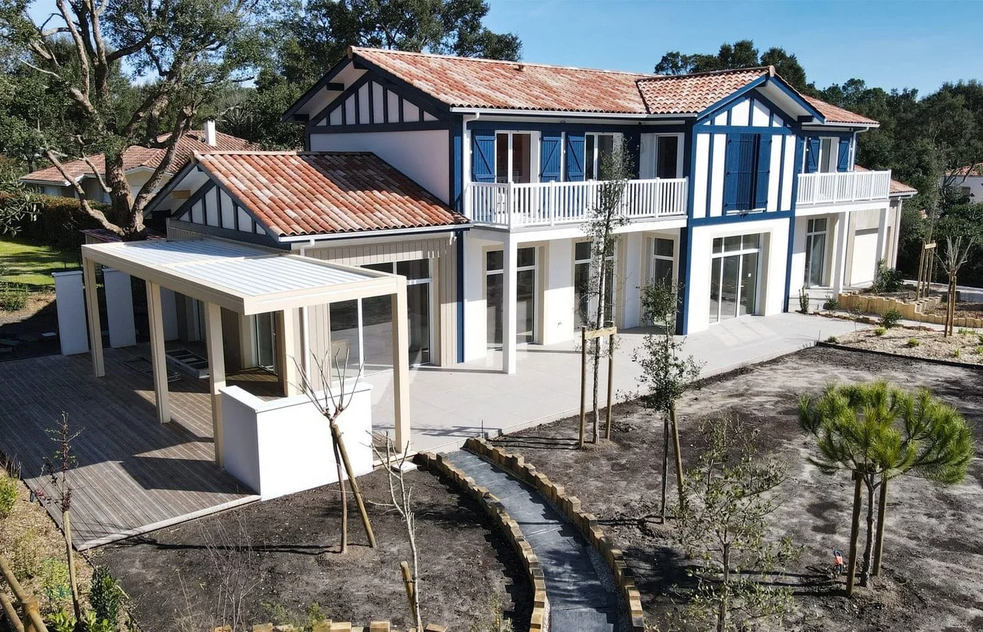 Propriété basco-landaise contemporaine avec salon cathédrale de 100 m² à Messanges