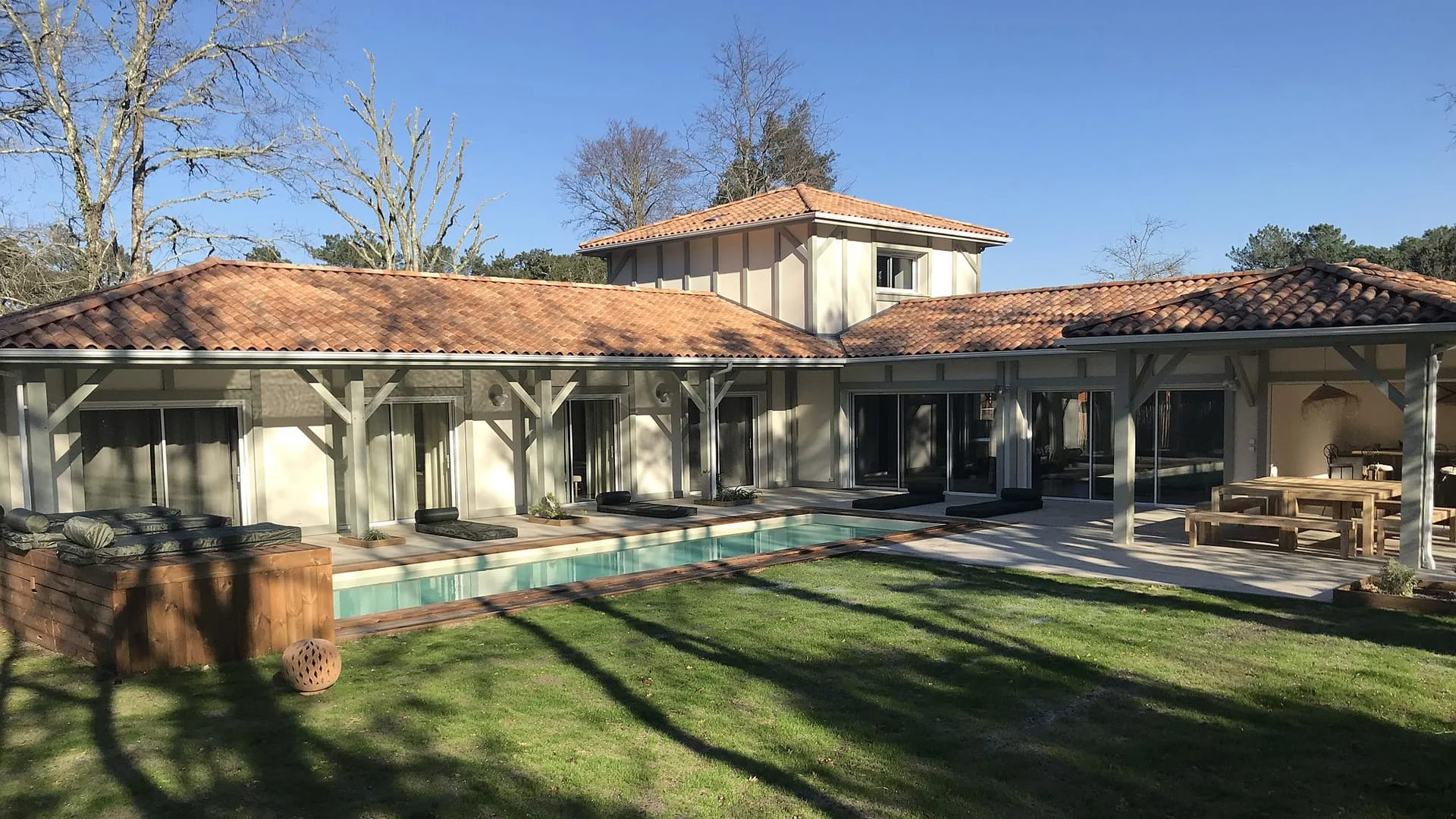 Villa d'architecte contemporaine sur mesure construite dans les Landes par Landes Habitat