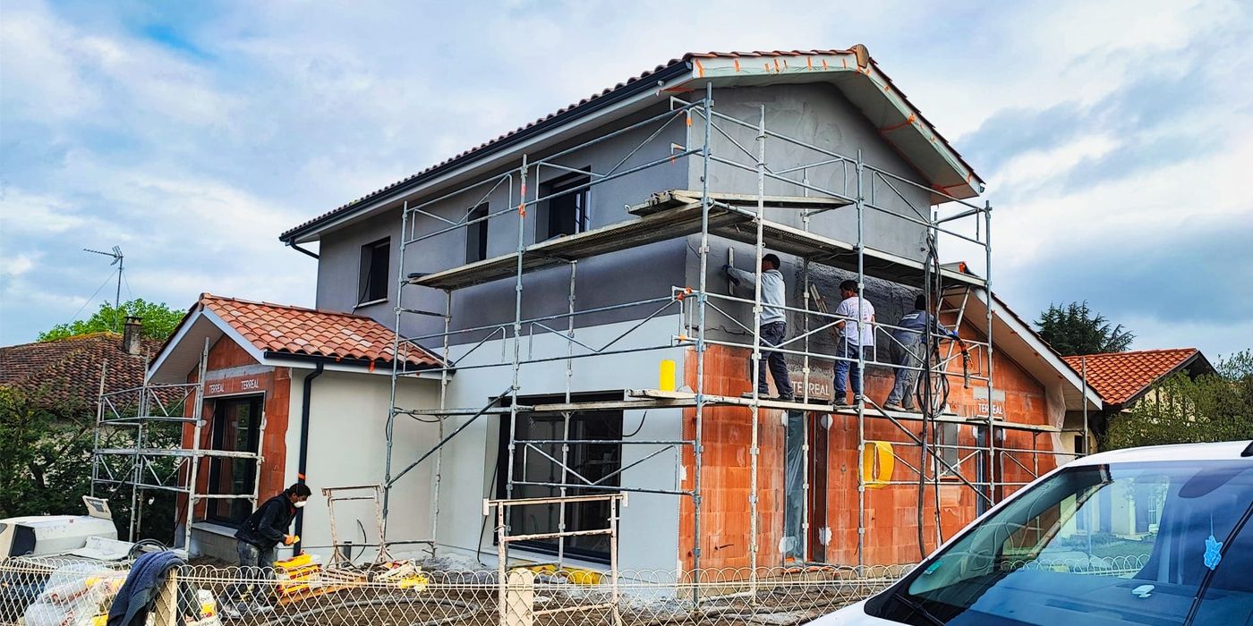 Maison enduit en cours
