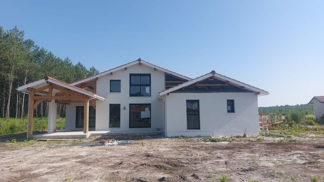Maison familiale à étage en construction
