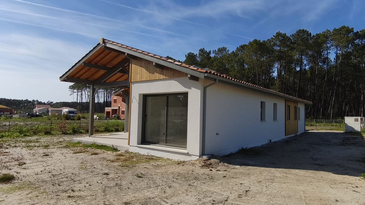 Vue d'angle maison contemporaine RE2020 Vielle-Saint-Girons
